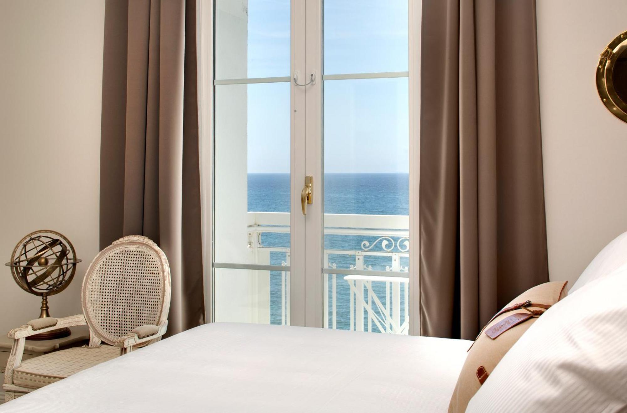 Grand Hotel Des Sablettes Plage, Curio Collection By Hilton Ла Сен-сюр-Мер Екстериор снимка