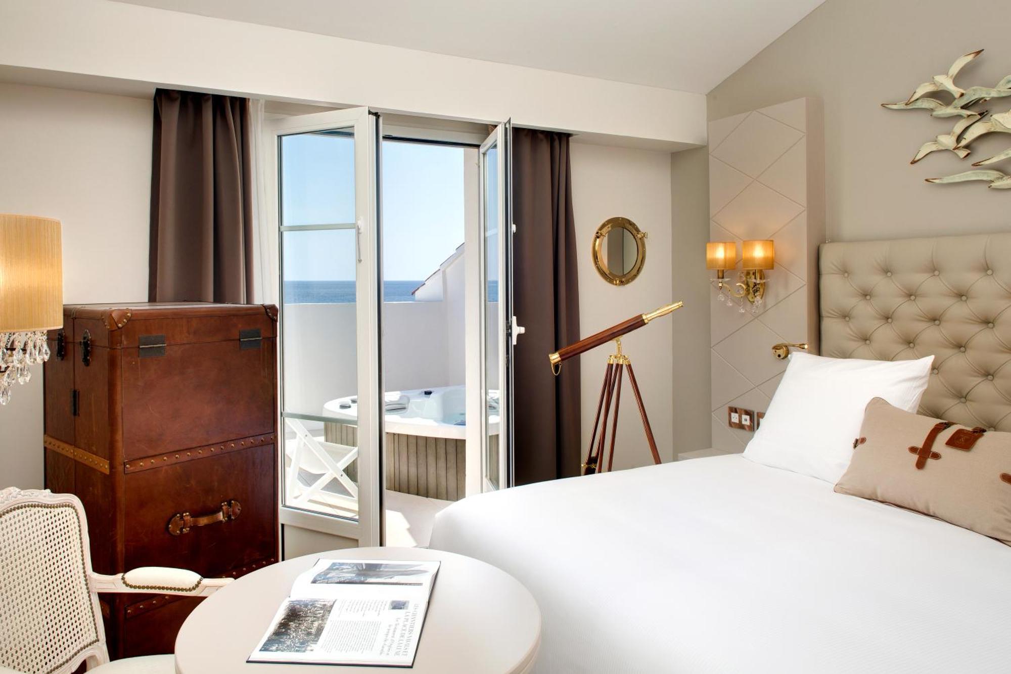 Grand Hotel Des Sablettes Plage, Curio Collection By Hilton Ла Сен-сюр-Мер Екстериор снимка