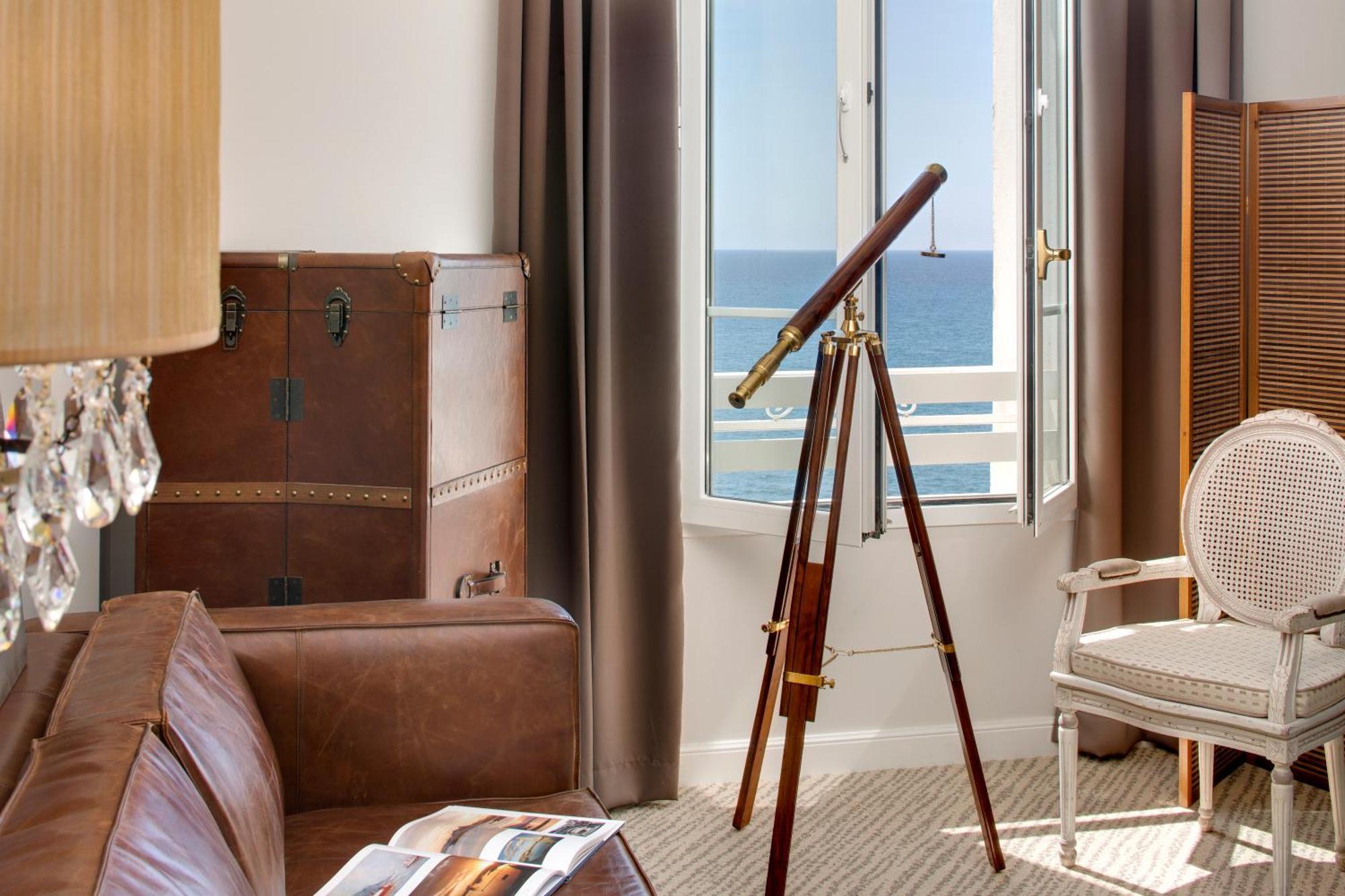Grand Hotel Des Sablettes Plage, Curio Collection By Hilton Ла Сен-сюр-Мер Екстериор снимка