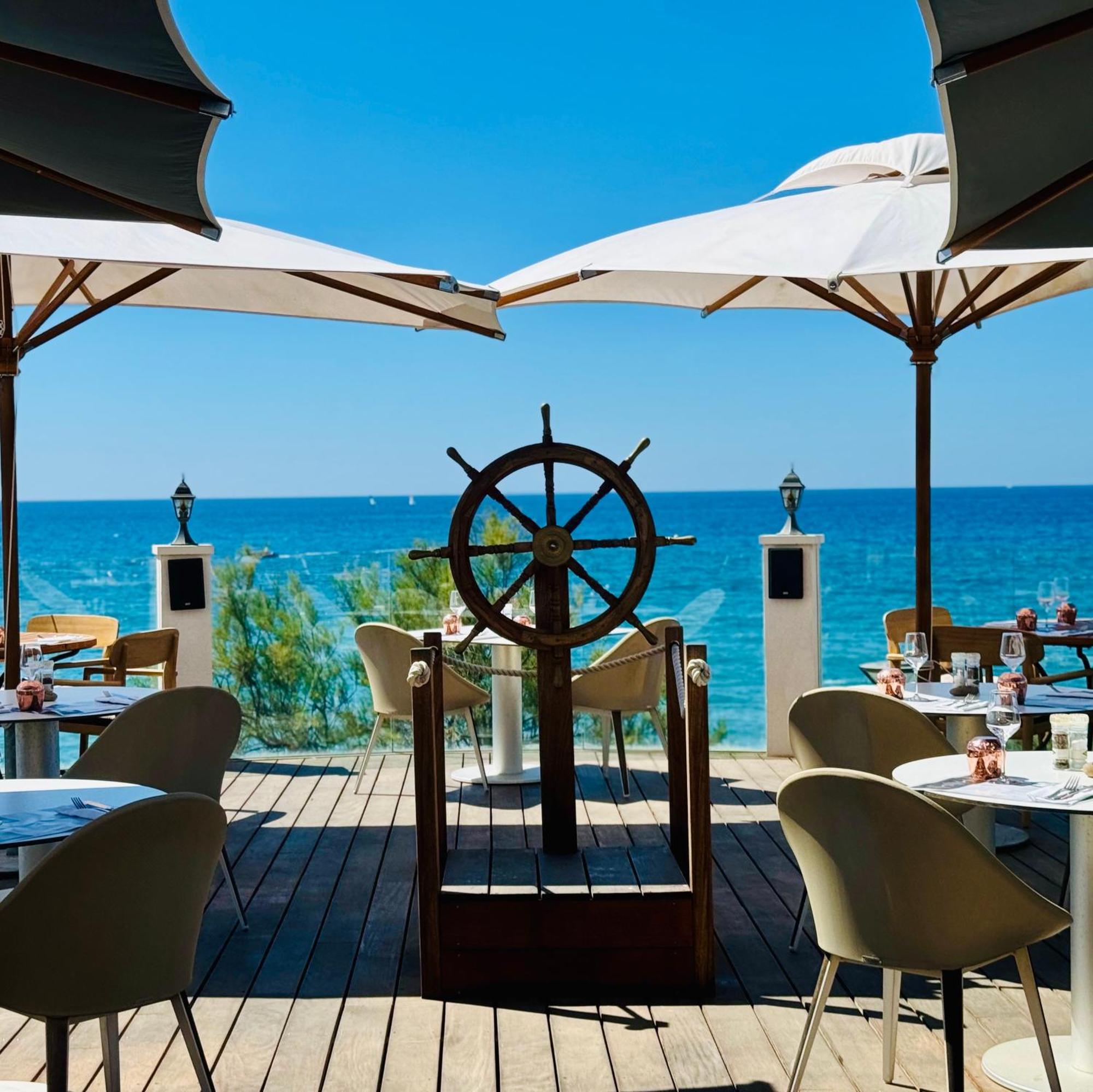 Grand Hotel Des Sablettes Plage, Curio Collection By Hilton Ла Сен-сюр-Мер Екстериор снимка