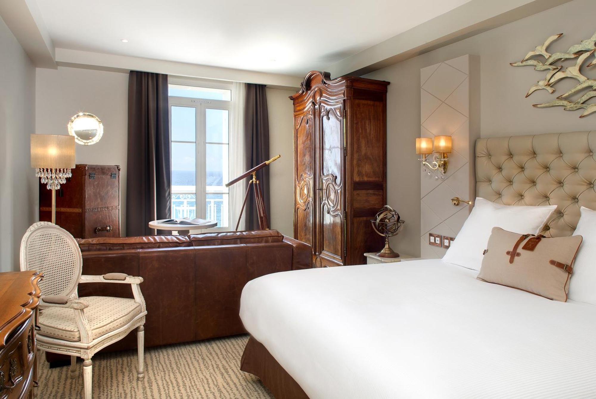 Grand Hotel Des Sablettes Plage, Curio Collection By Hilton Ла Сен-сюр-Мер Екстериор снимка