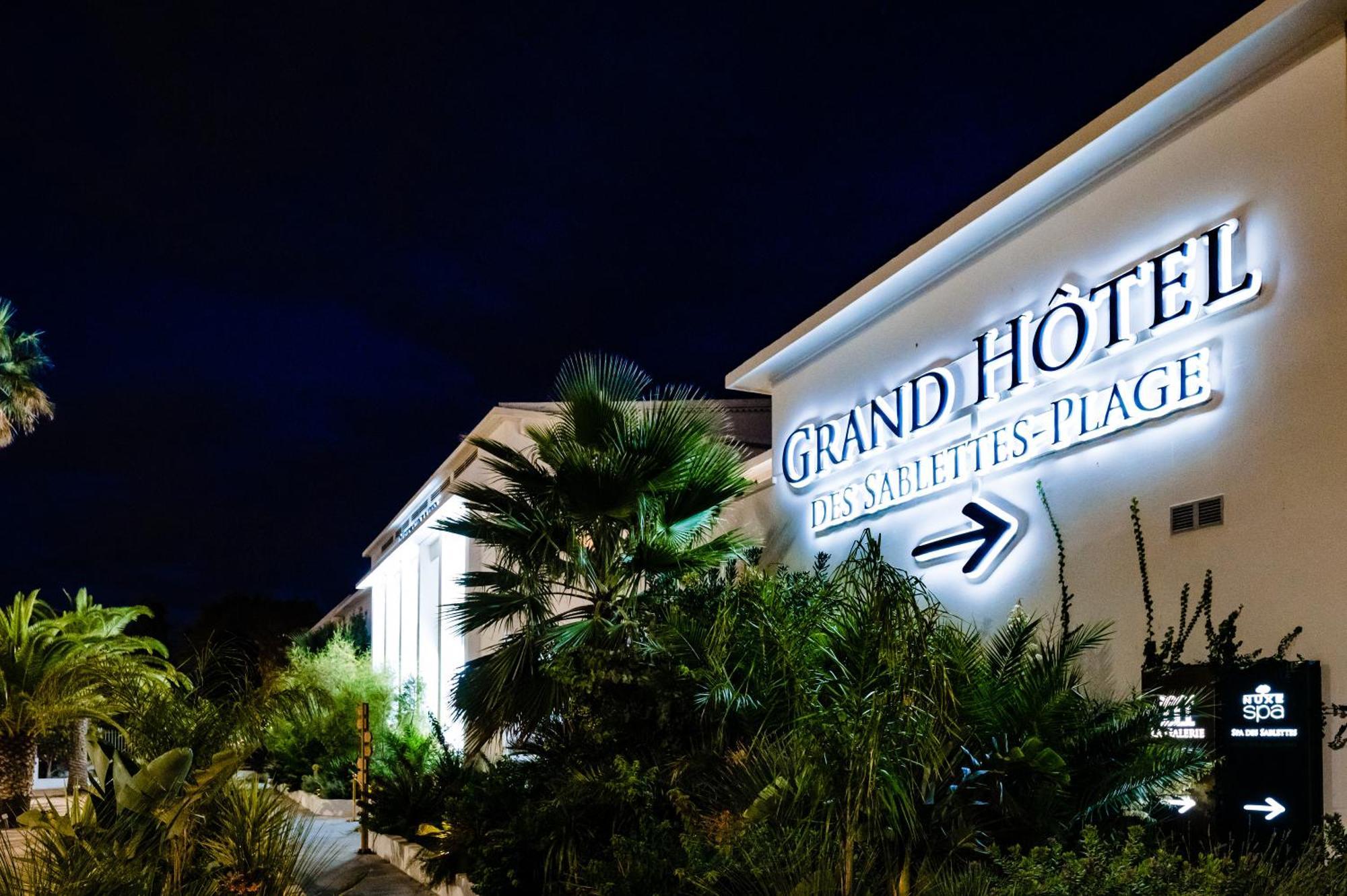 Grand Hotel Des Sablettes Plage, Curio Collection By Hilton Ла Сен-сюр-Мер Екстериор снимка